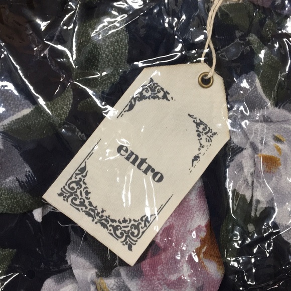 NWT! Keyhole Sweetheart Neck Floral Watercolor Top - Picture 7 of 8